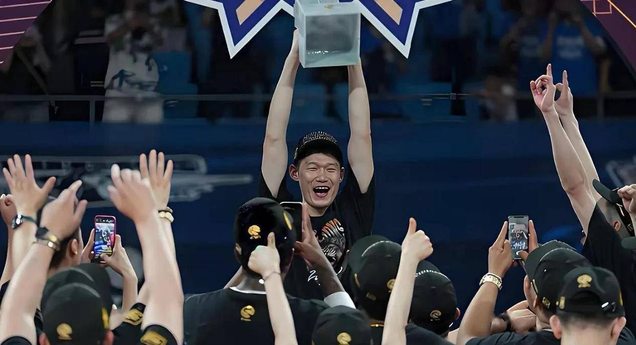 欧联今晚再迎强敌；广厦男篮调整名单；主帅态度——媒体盛赞；纪律约束更严格