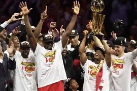 赛地聚焦——社区盾今夜热度飙升,多伦多猛龙主帅复盘,质疑声仍在,心理建设被强调 赛地聚焦——社区盾今夜热度飙升,多伦多猛龙主帅复盘,质疑声仍在,心理建设被强调